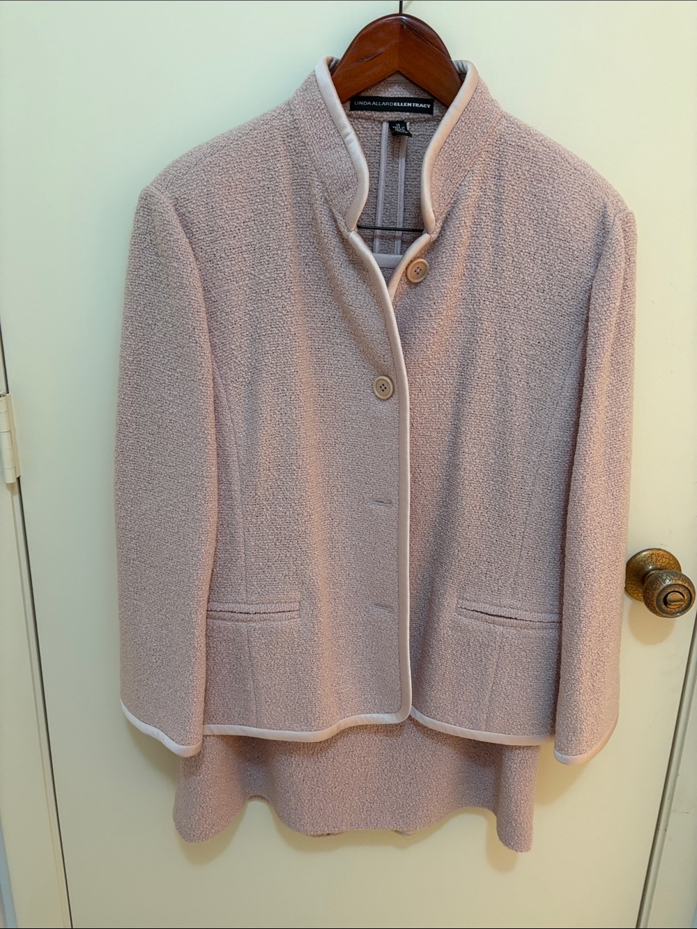 Ellen Tracy Light Pink Suit with Bouclé Stand-Collar Jacket and Straight Skirt